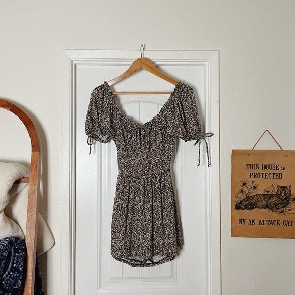 Size S Floral Puff Sleeve Dress Urban Outfitters Eden Backless Floral Playsuit - Picture 1 of 7